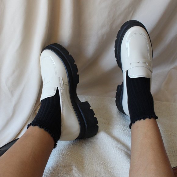 🆕️Holiday Collection// Stone Gloss finish Loafer - Picture 8 of 9